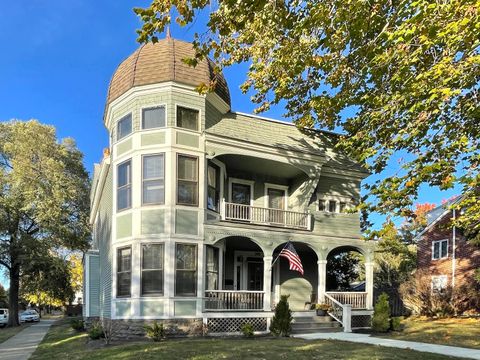 Photo of 398 W 5th Avenue, Columbus, OH 43201 (MLS # 225025501)