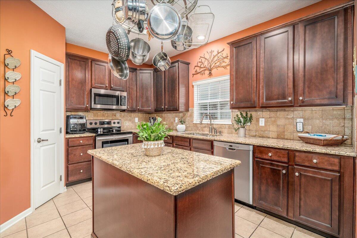 3272 Belstead Drive, Grove City, Ohio image 12