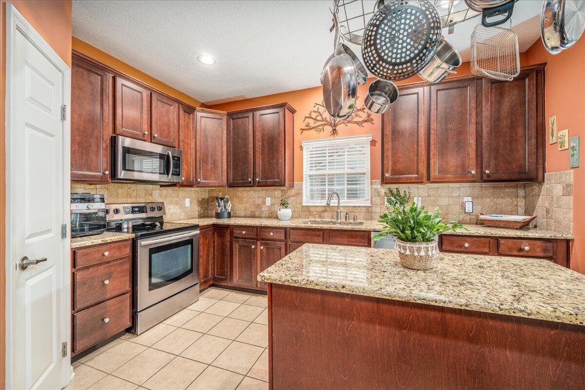 3272 Belstead Drive, Grove City, Ohio image 13