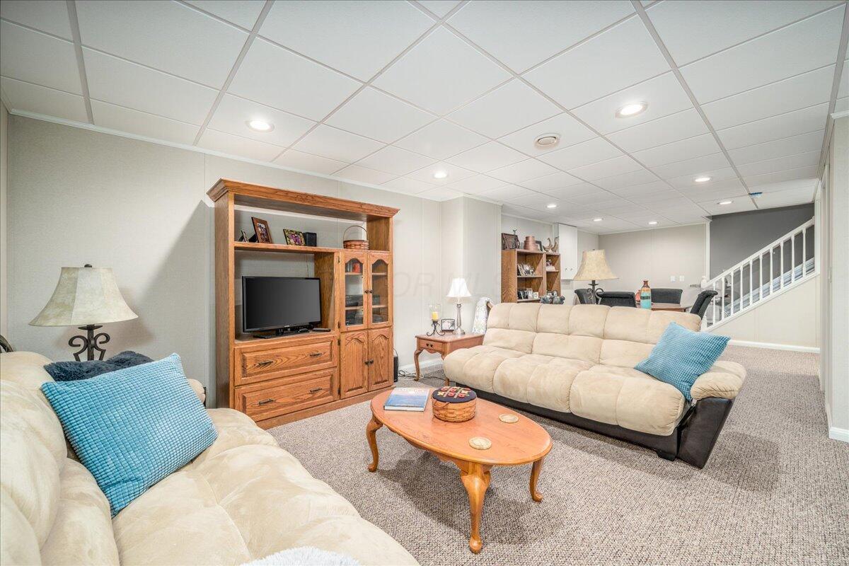 3272 Belstead Drive, Grove City, Ohio image 32