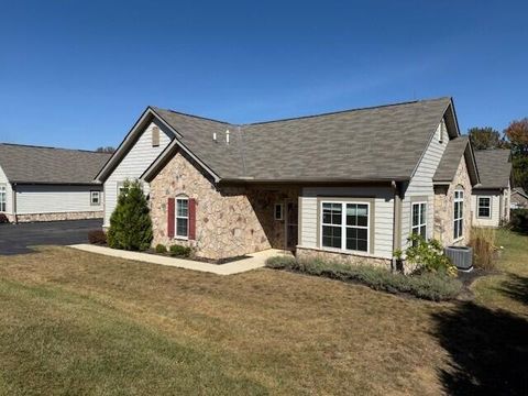 Tiny photo for 104 Colonial Woods Drive 4 #4, Mount Vernon, OH 43050 (MLS # 225037368)