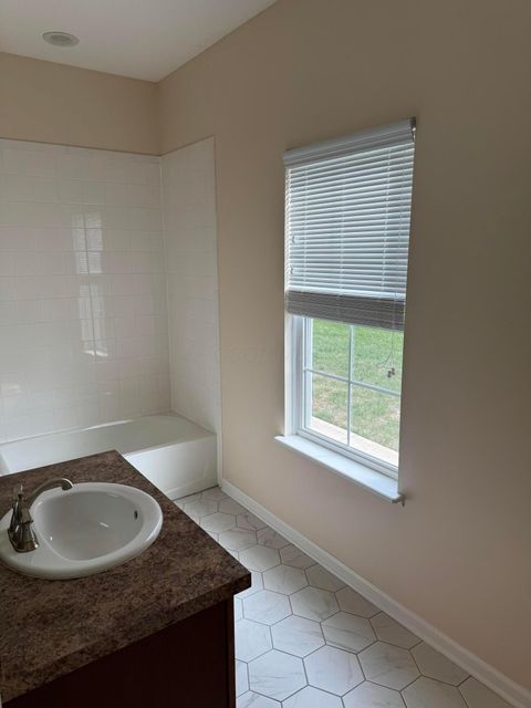 Tiny photo for 104 Colonial Woods Drive 4 #4, Mount Vernon, OH 43050 (MLS # 225037368)