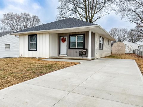 Photo of 738 Maryland Avenue, Lancaster, OH 43130 (MLS # 225043726)