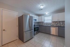 2564 Hickory Pine Lane, Grove City, Ohio image 13