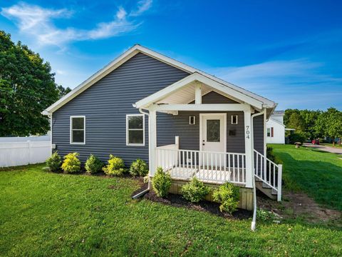 Photo of 704 E Columbus Street, Kenton, OH 43326 (MLS # 226019458)
