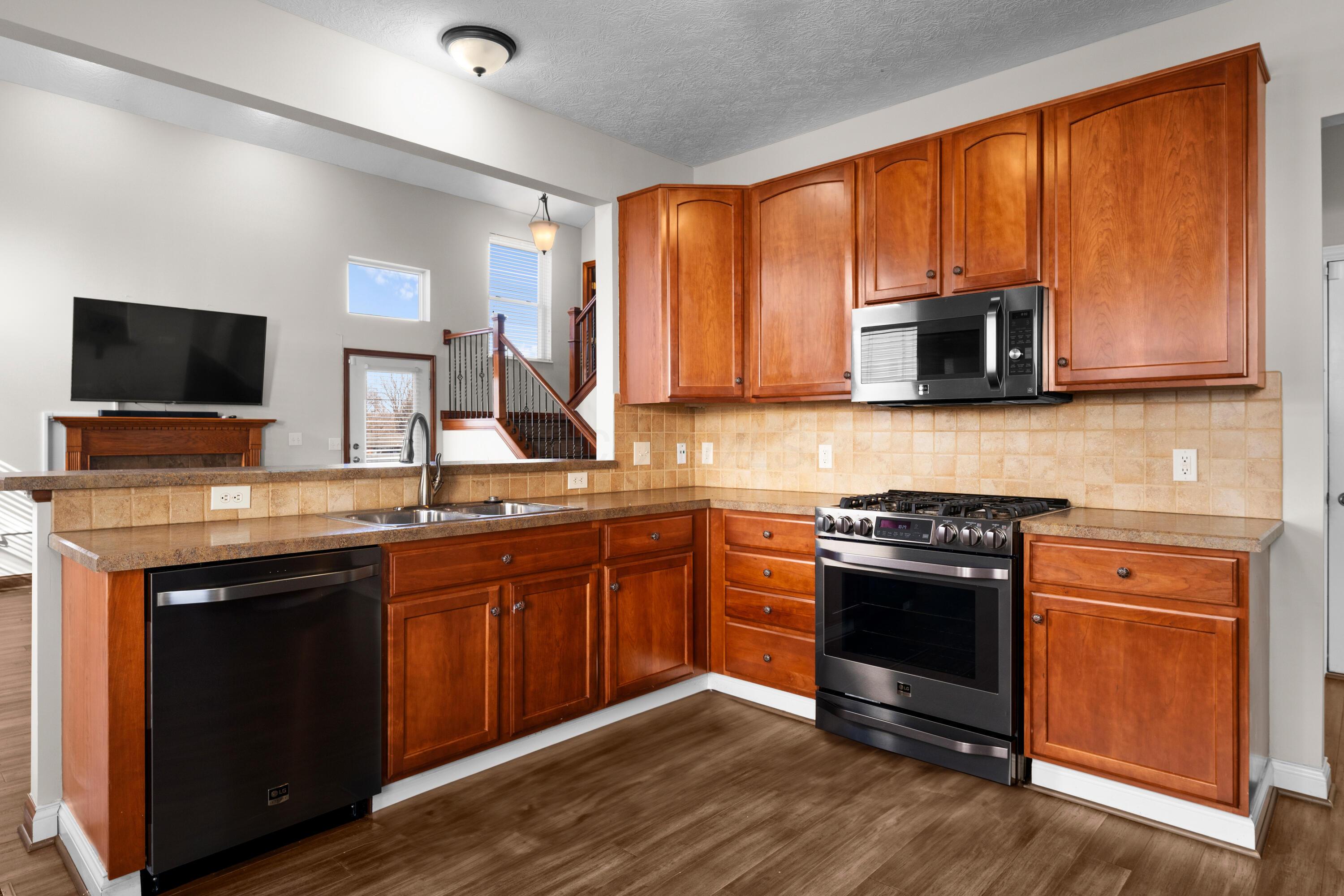 4545 Grand Strand Drive, Grove City, Ohio image 8