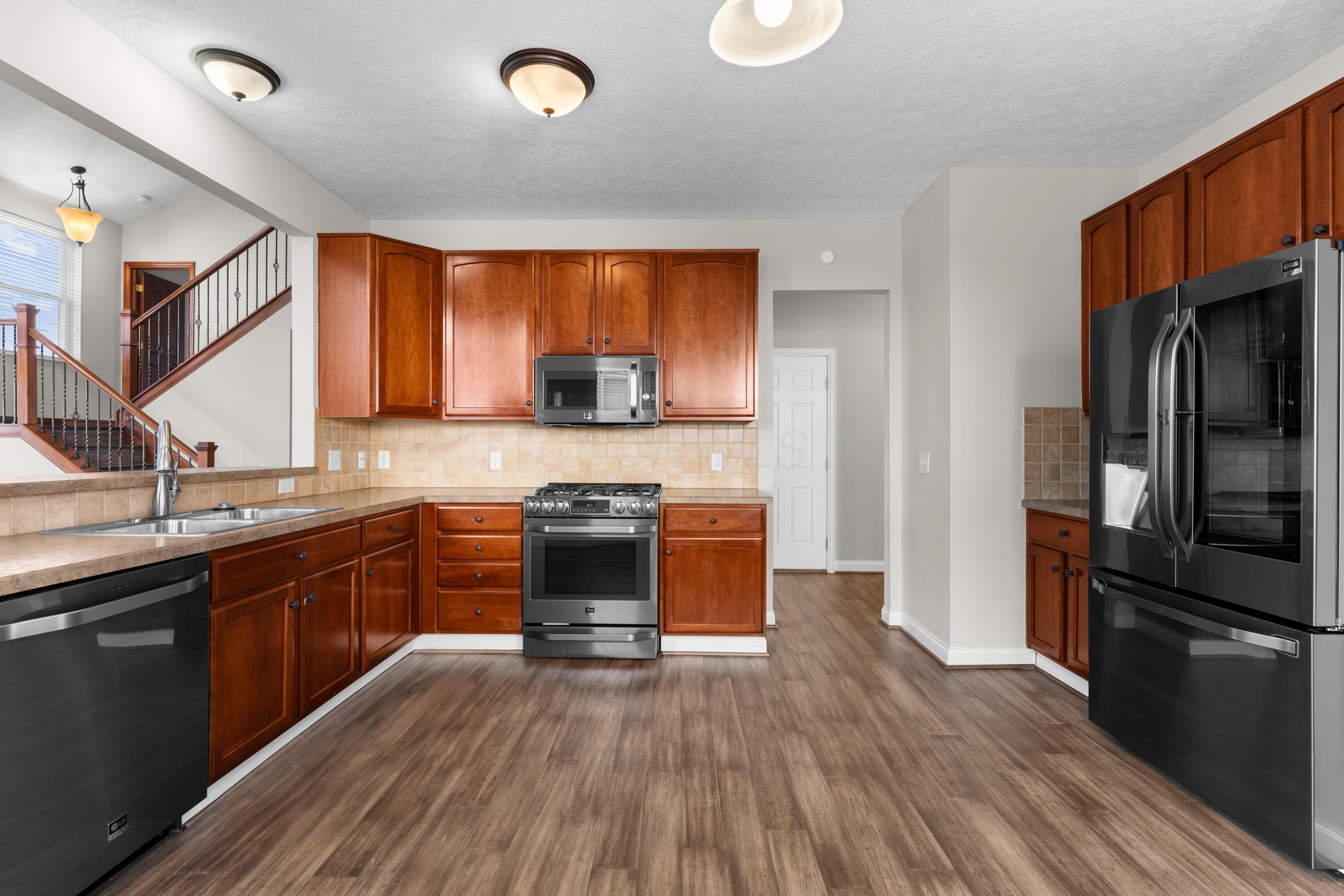 4545 Grand Strand Drive, Grove City, Ohio image 7
