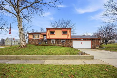 Photo of 2883 Valley Green Drive, Columbus, OH 43207 (MLS # 226006451)