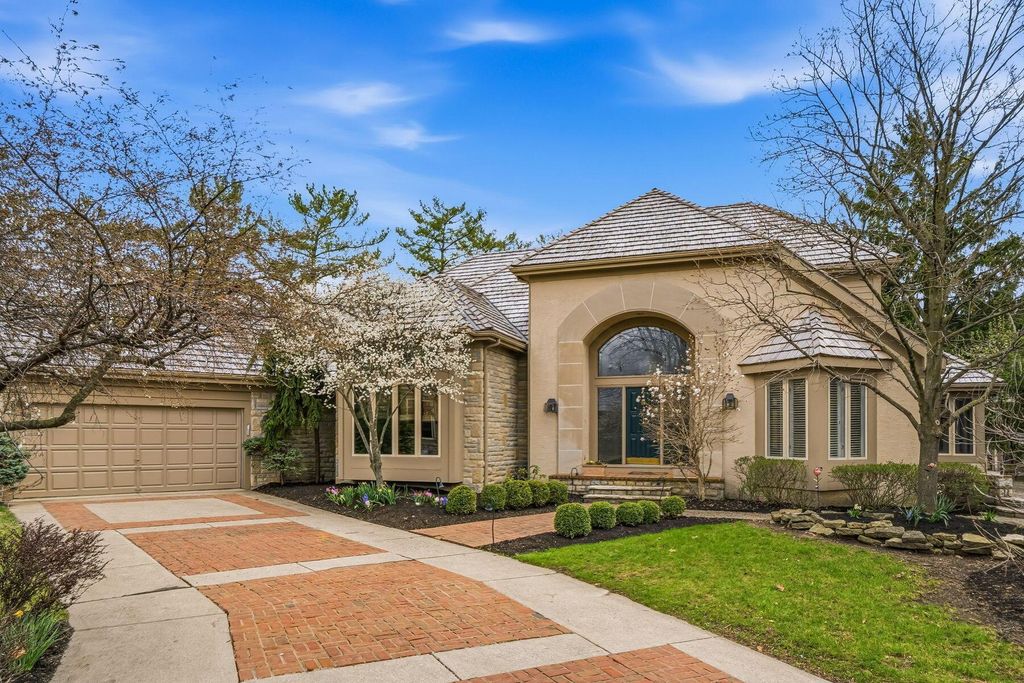 Photo of 8552 Cartney Court, Dublin, OH 43017 (MLS # 226009227)