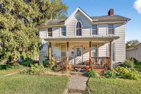 Photo of 374 E Franklin Street, Circleville, OH 43113 (MLS # 225040053) Photo of 374 E Franklin Street, Circleville, OH 43113 (MLS # 225040053)