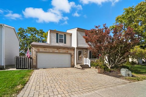 Photo of 3111 Castlebrook Avenue, Hilliard, OH 43026 (MLS # 225039081) Photo of 3111 Castlebrook Avenue, Hilliard, OH 43026 (MLS # 225039081)