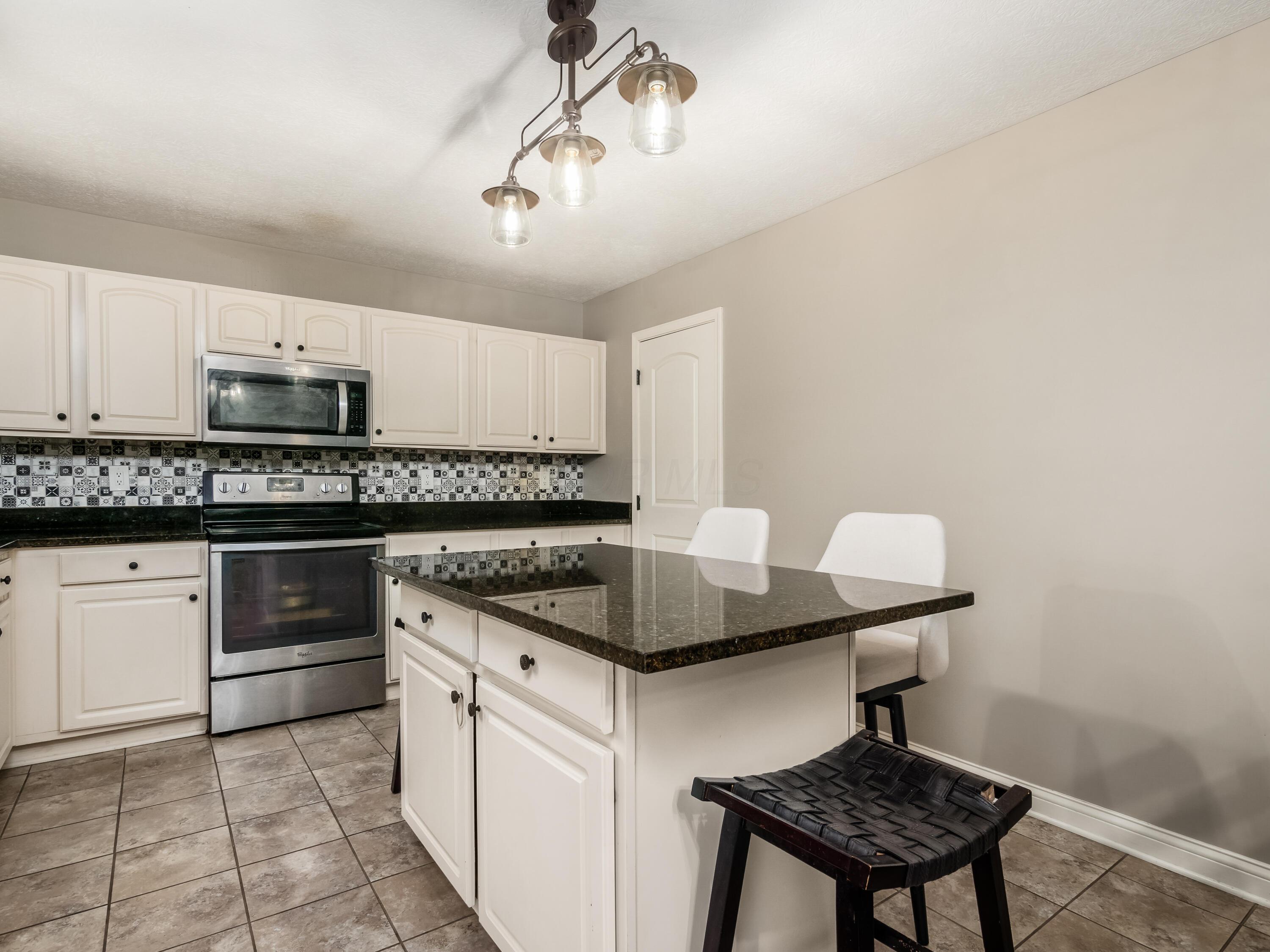 3853 Snowshoe Avenue, Grove City, Ohio image 17