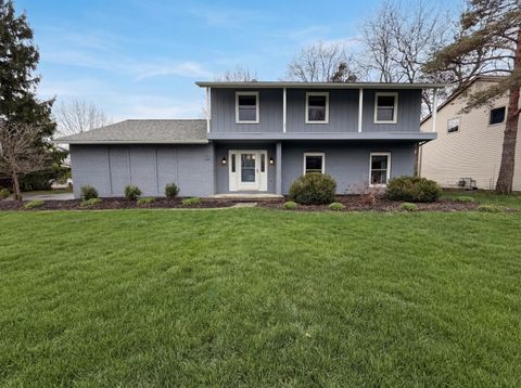 Photo of 1289 Clubview Boulevard S, Columbus, OH 43235 (MLS # 226010181)