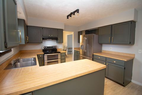 Tiny photo for 445 Hawthorne Place, Reynoldsburg, OH 43068 (MLS # 226001834)