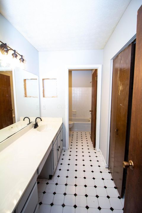 Tiny photo for 445 Hawthorne Place, Reynoldsburg, OH 43068 (MLS # 226001834)