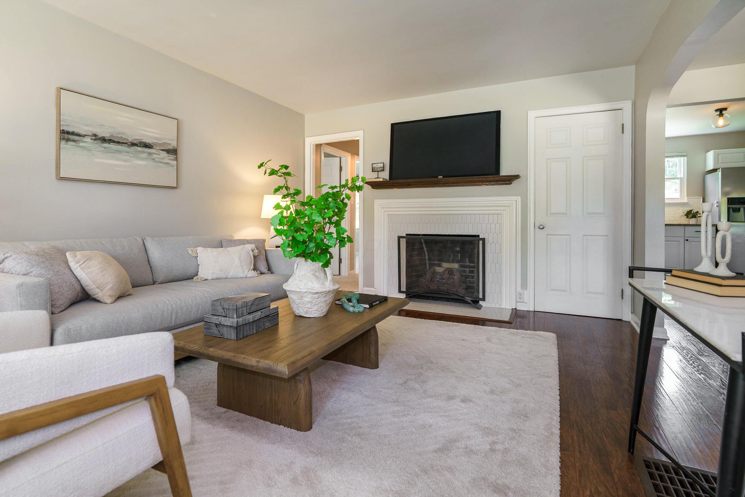 308 N Stanwood Road, Columbus, Ohio image 3