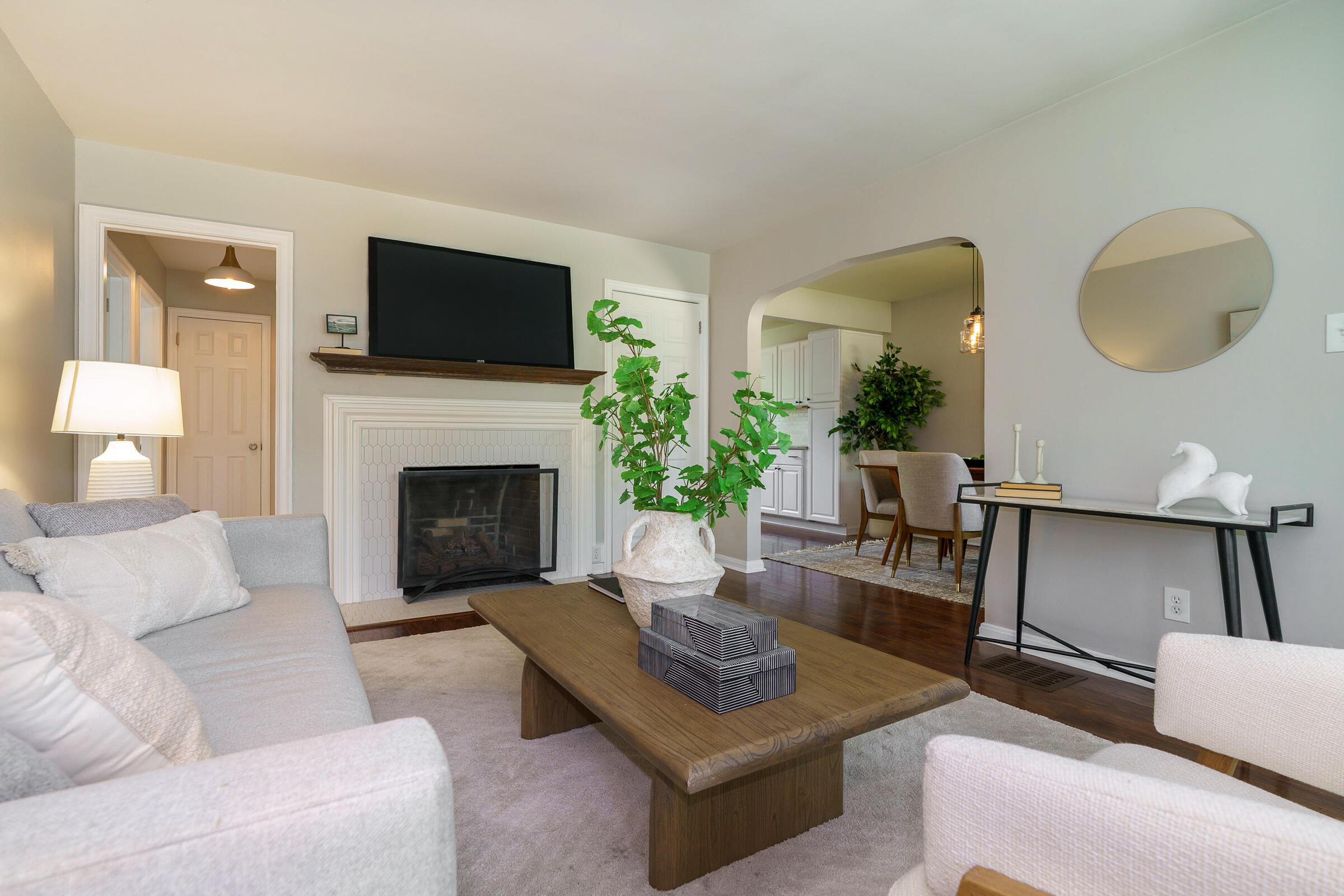 308 N Stanwood Road, Columbus, Ohio image 4