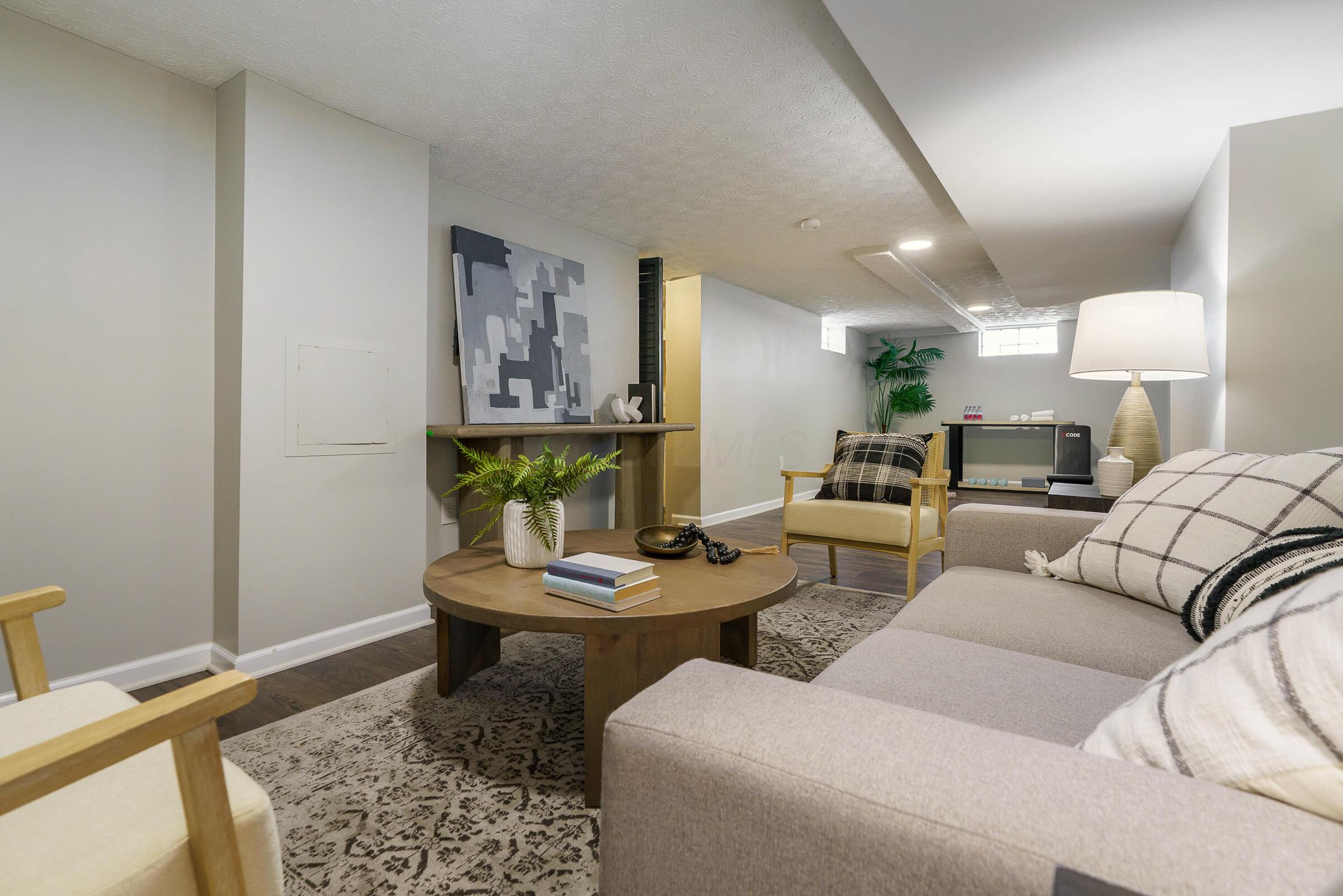308 N Stanwood Road, Columbus, Ohio image 27