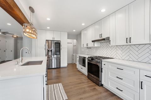 Tiny photo for 3917 Man O War Court, Columbus, OH 43221 (MLS # 226007969)