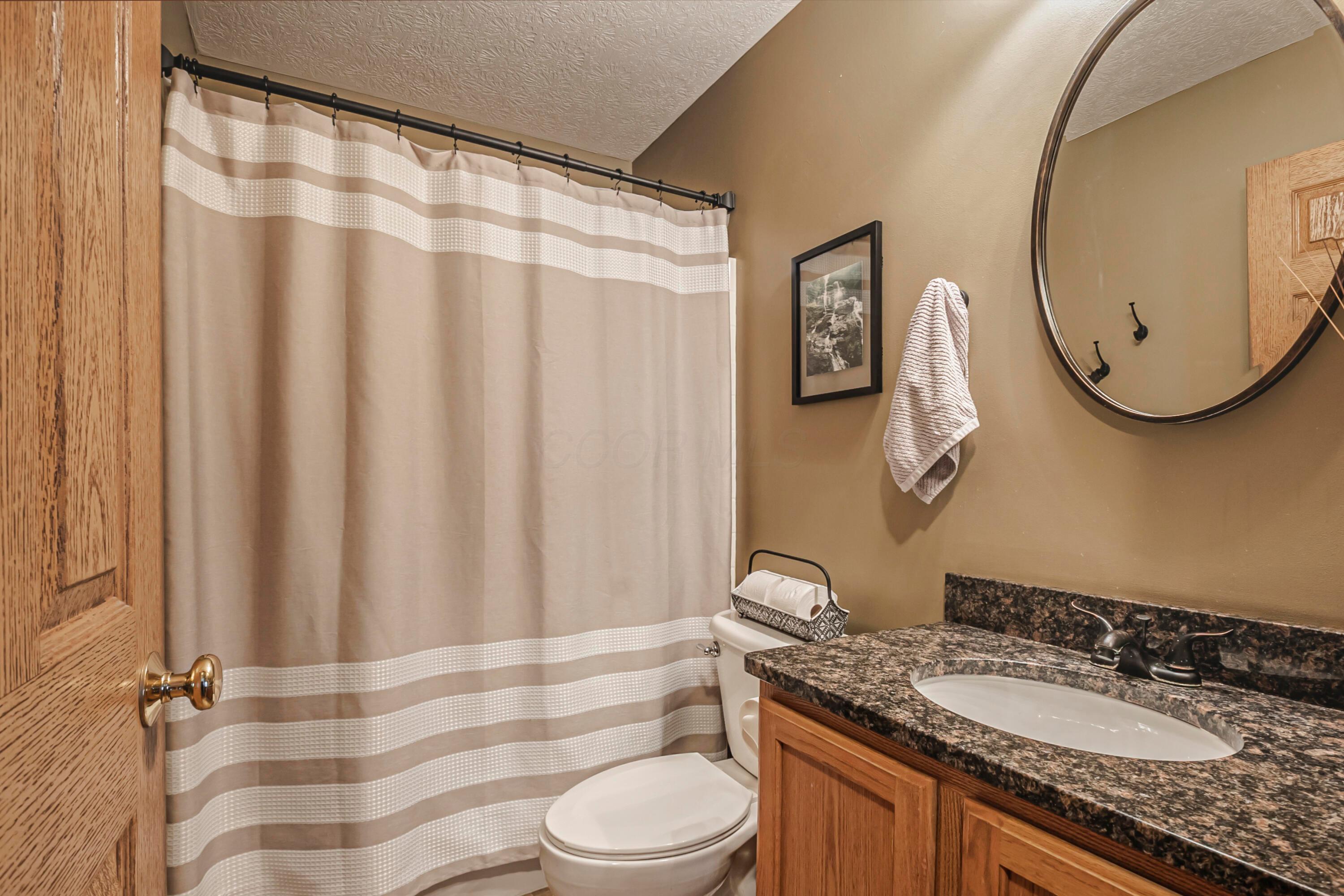 6877 Riding Trail Drive, Canal Winchester, Ohio image 18