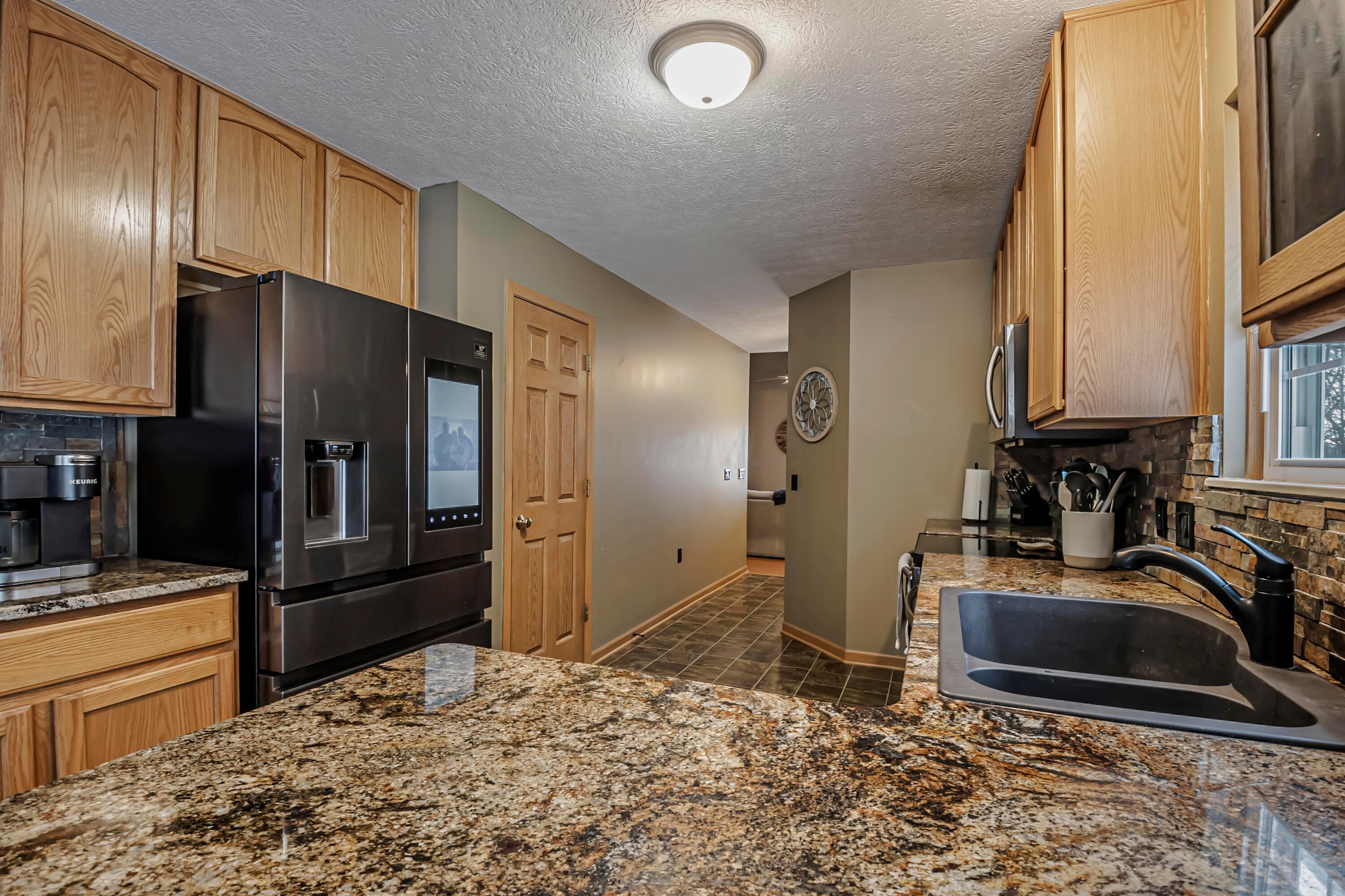 6877 Riding Trail Drive, Canal Winchester, Ohio image 6