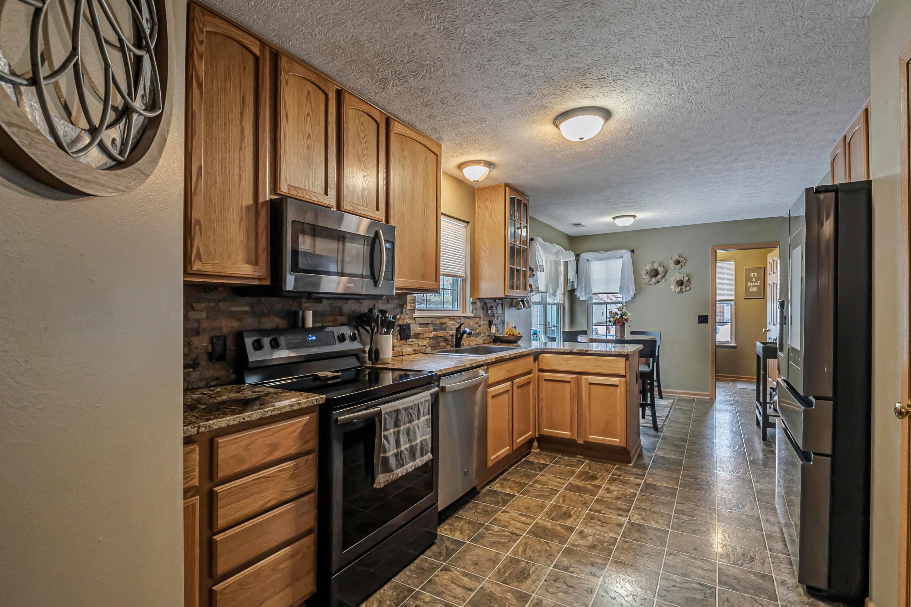 6877 Riding Trail Drive, Canal Winchester, Ohio image 4