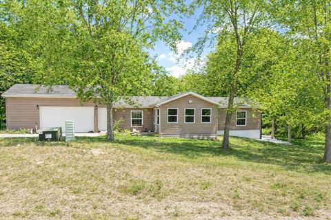 Photo of 11426 Dozer Road SW, Stoutsville, OH 43154 (MLS # 226005248)