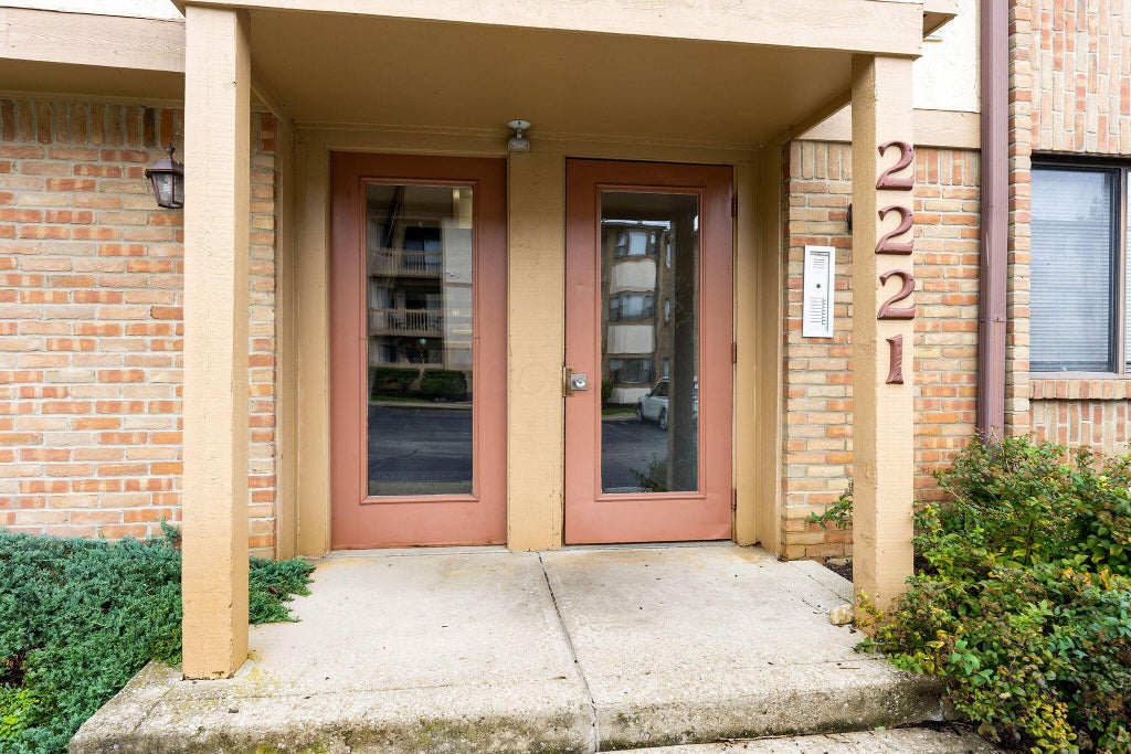 Photo of 2221 Hedgerow Road 2221F #2221F, Columbus, OH 43220 (MLS # 226037001)