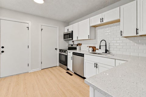 Tiny photo for 3015 Wendy Lane, Grove City, OH 43123 (MLS # 226040986)