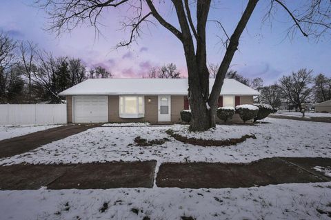 Photo of 2701 Cassady Place, Columbus, OH 43219 (MLS # 225045093)