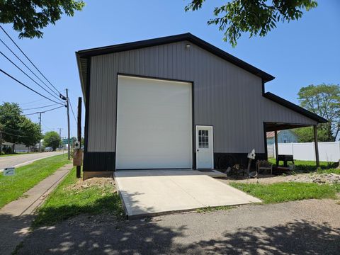 Photo of 152 E Liberty Street E, Martinsburg, OH 43037 (MLS # 226024377)