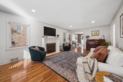 Tiny photo for 164 Charleston Avenue, Columbus, OH 43214 (MLS # 226040127)