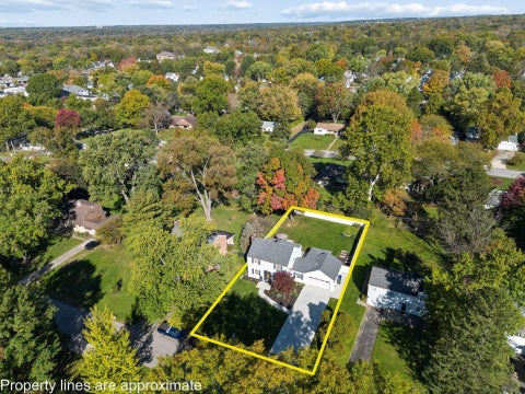 Tiny photo for 164 Charleston Avenue, Columbus, OH 43214 (MLS # 226040127)