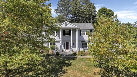 Photo of 733 Mount Parnassus Drive, Granville, OH 43023 (MLS # 225035220)