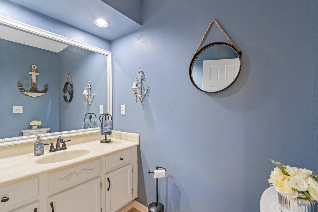 8875 Davington Drive, Dublin, Ohio image 17