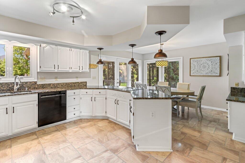 8875 Davington Drive, Dublin, Ohio image 11