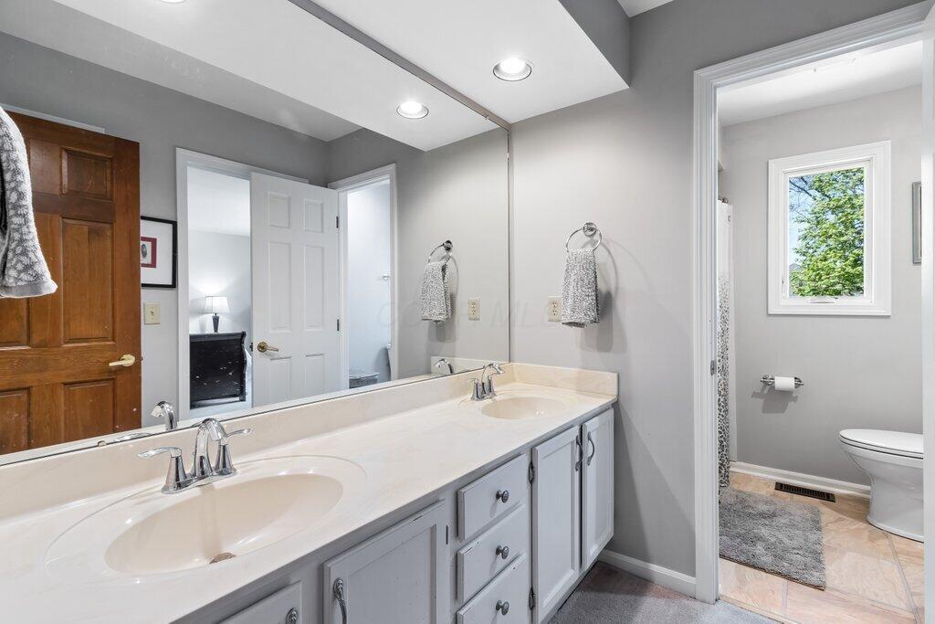 8875 Davington Drive, Dublin, Ohio image 26