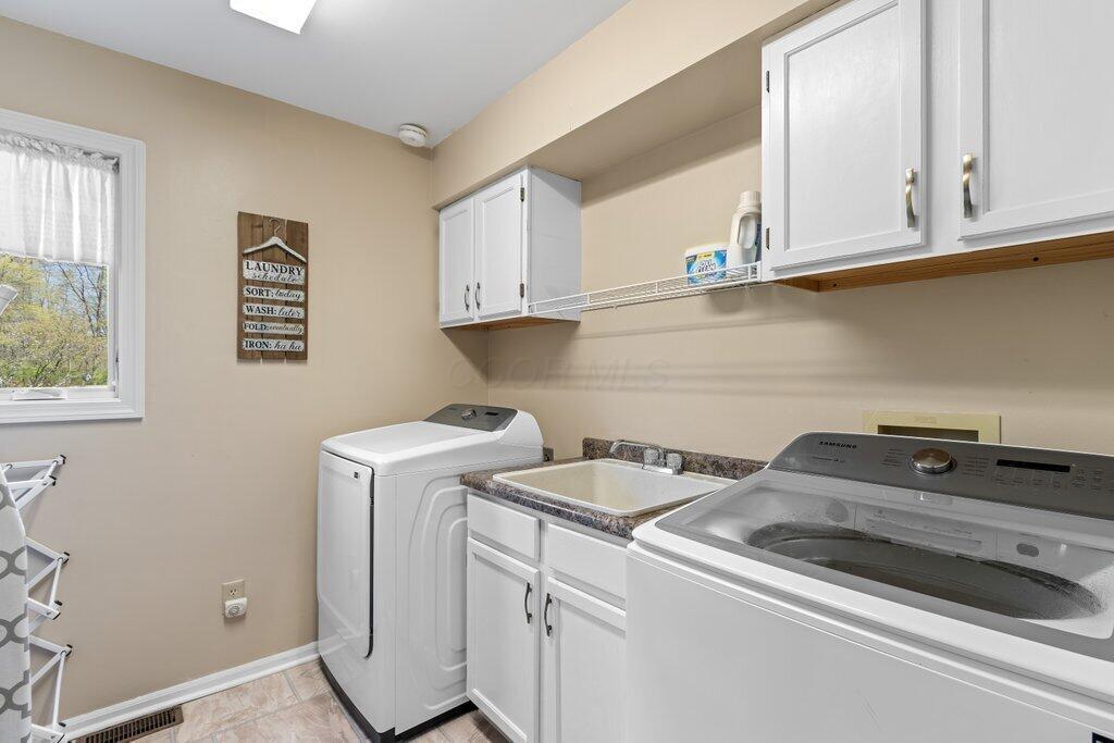 8875 Davington Drive, Dublin, Ohio image 18