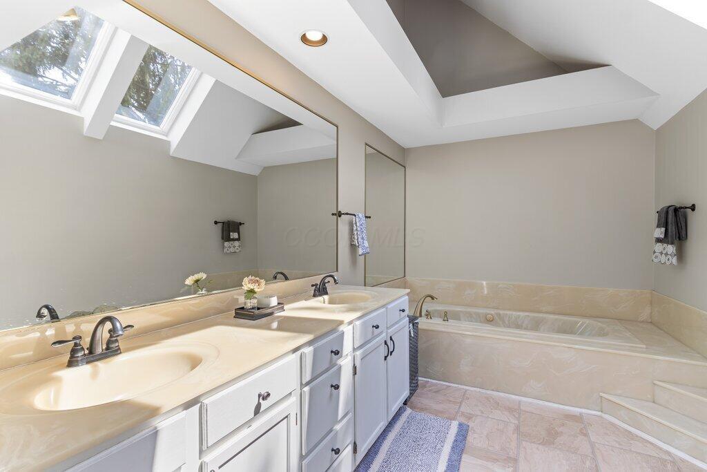 8875 Davington Drive, Dublin, Ohio image 22