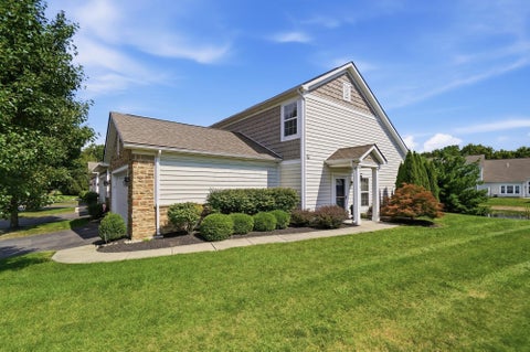 Photo of 5098 Bayonne Lane, Columbus, OH 43221 (MLS # 226034206)