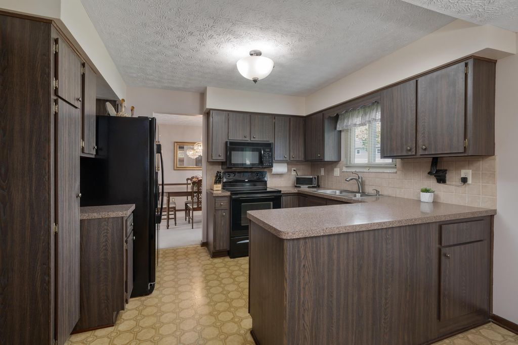 Photo of 6898 Starfire Drive, Reynoldsburg, OH 43068 (MLS # 226014385)