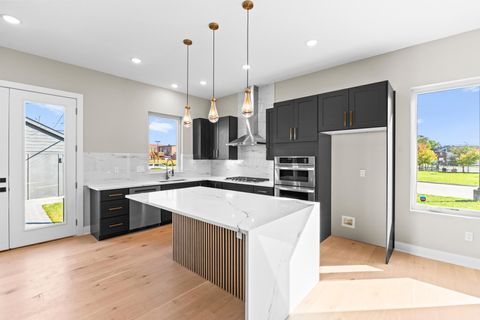 Tiny photo for 338 S Ohio Avenue, Columbus, OH 43205 (MLS # 225039670)