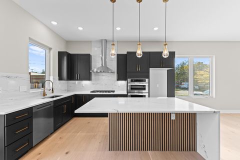 Tiny photo for 338 S Ohio Avenue, Columbus, OH 43205 (MLS # 225039670)