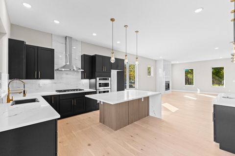 Photo of 338 S Ohio Avenue, Columbus, OH 43205 (MLS # 225039670)