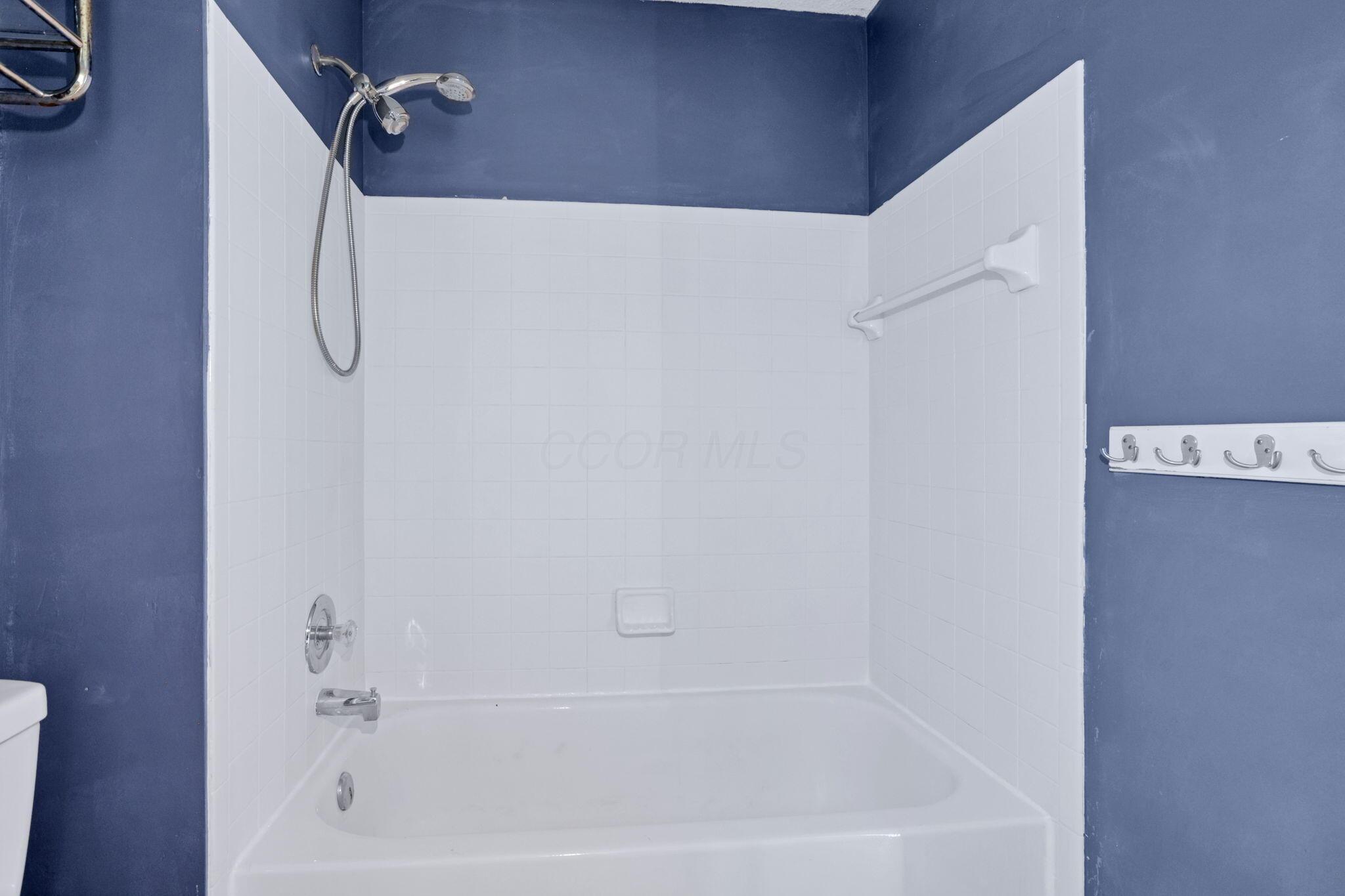 6446 Berry Pond Way, Canal Winchester, Ohio image 26