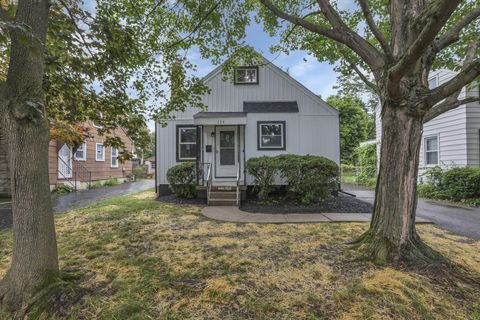Photo of 134 E Jeffrey Place, Columbus, OH 43214 (MLS # 225032642)