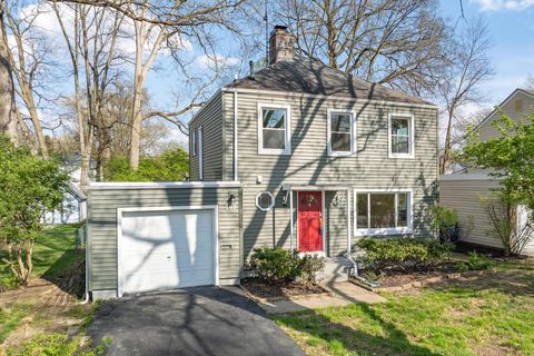 Photo of 142 S Gould Road, Columbus, OH 43209 (MLS # 226013068)