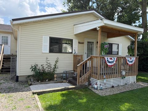 Photo of 130 Elliott Avenue, Buckeye Lake, OH 43008 (MLS # 226024270)