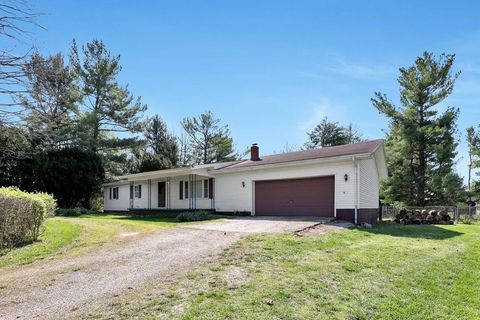Photo of 11485 Heigle Road SW, Stoutsville, OH 43154 (MLS # 226011397)
