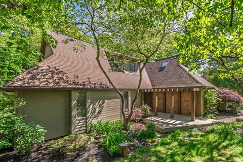 Photo of 130 Whieldon Lane, Columbus, OH 43085 (MLS # 226016791)